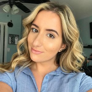 Meet your Posher, Dominique